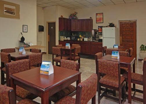 Comfort Inn & Suites Salina Restaurant photo